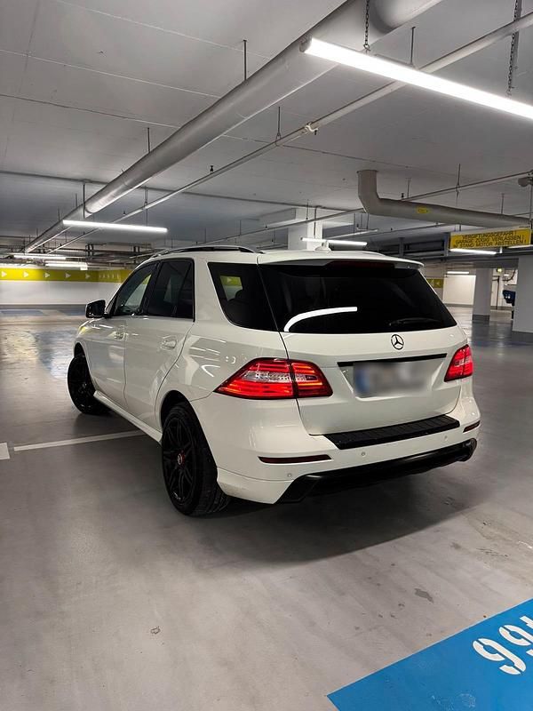 Gebraucht Mercedes ML350 258 PS (189 kW) 2013 Weiß SUV
