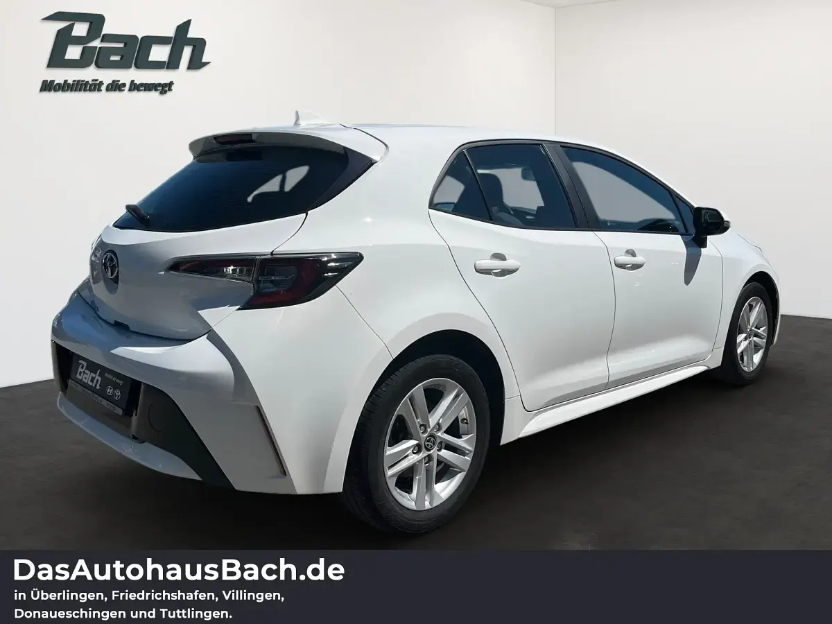 Gebraucht Toyota Corolla Business Edition 116 PS (85 kW) 2021 Weiß Kleinwagen