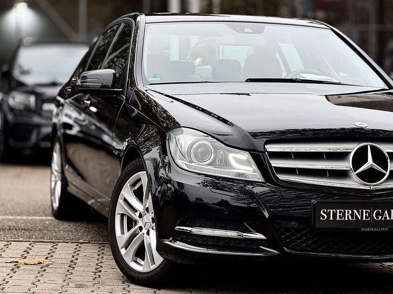 Schwarz Gebraucht 2011 Mercedes C200 Avantgarde Limousine | 10.790 € (Fairer Preis) - Bild 1/4