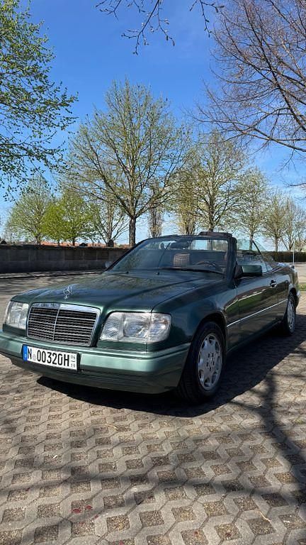 Grün Gebraucht 1993 Mercedes E320 Sportline Cabrio | 39.999 € - Bild 1/4