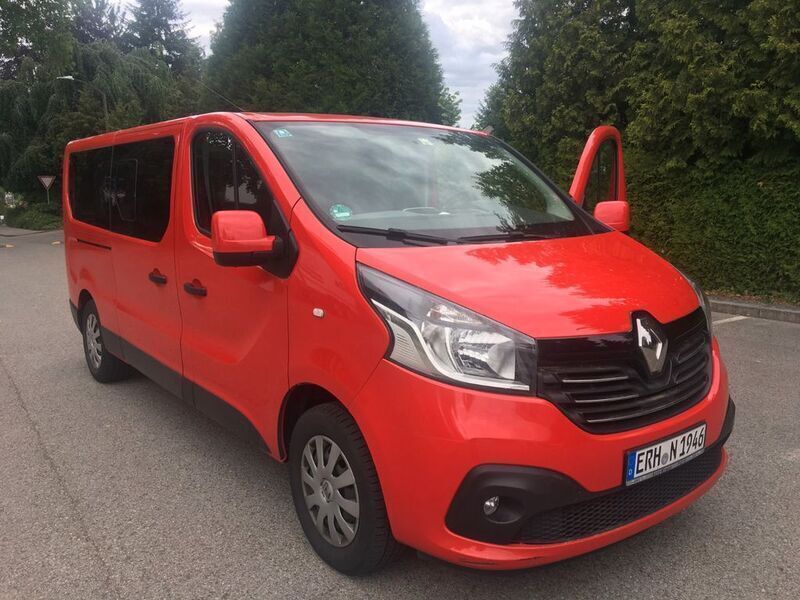 Rot Gebraucht 2017 Renault Trafic Van | 19.900 € (Teuer) - Bild 1/4