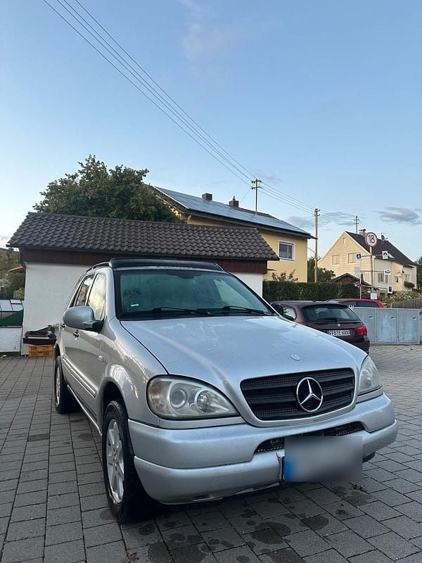 Silber Gebraucht 2001 Mercedes ML430 SUV | 4.900 € - Bild 1/4