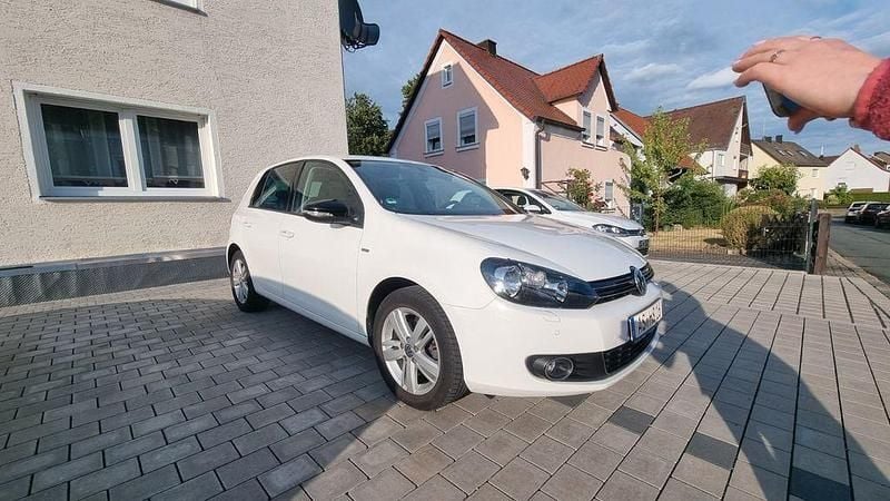 Weiß Gebraucht 2012 VW Golf VII Match Limousine | 7.770 € (Fairer Preis) - Bild 1/4