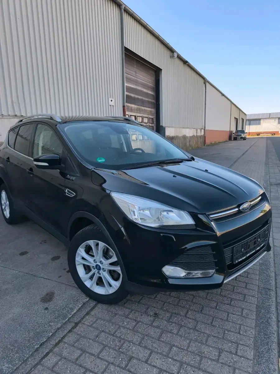 Second-hand Ford Kuga 120 CP (88 kW) 2015 Negru SUV