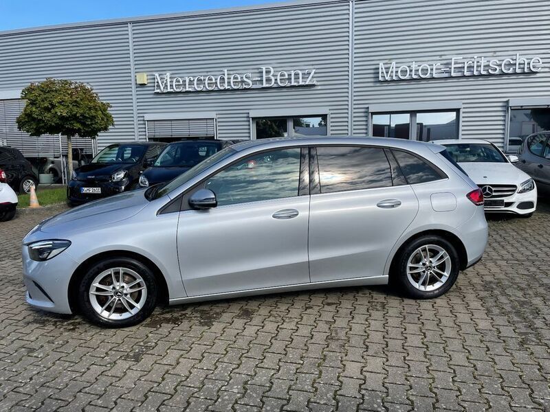 Silber Gebraucht 2019 Mercedes B180 Van / Kleinbus | 25.990 € (Teuer) - Bild 1/4
