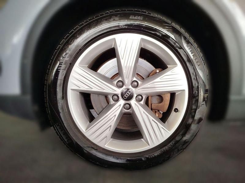 Gebraucht Audi Q4 e-tron Sport 150 kW (204 PS) 2023 Kieselgrau SUV