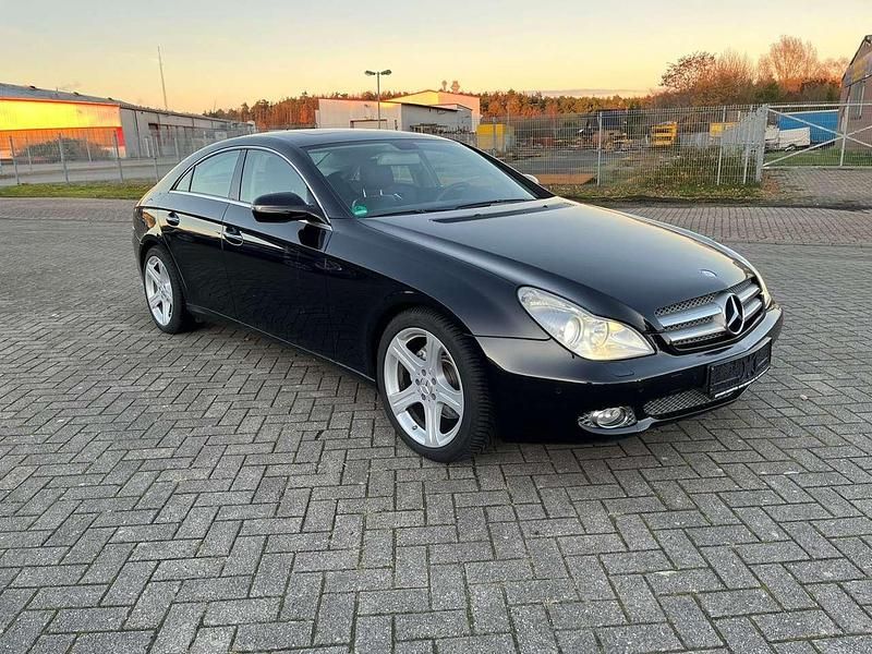Schwarz Gebraucht 2009 Mercedes CLS300 Edition Coupé | 9.999 € - Bild 1/4