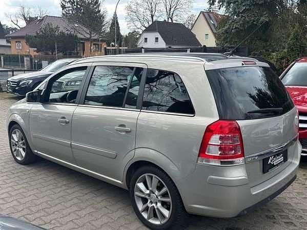 Gebraucht Opel Zafira Innovation 140 PS (102 kW) 2010 Pannacotta Van / Kleinbus