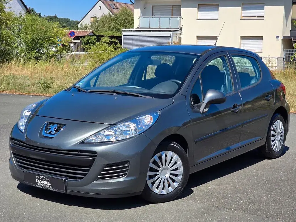 Gebraucht Peugeot 207 Tendance 95 PS (69 kW) 2010 Grau Limousine
