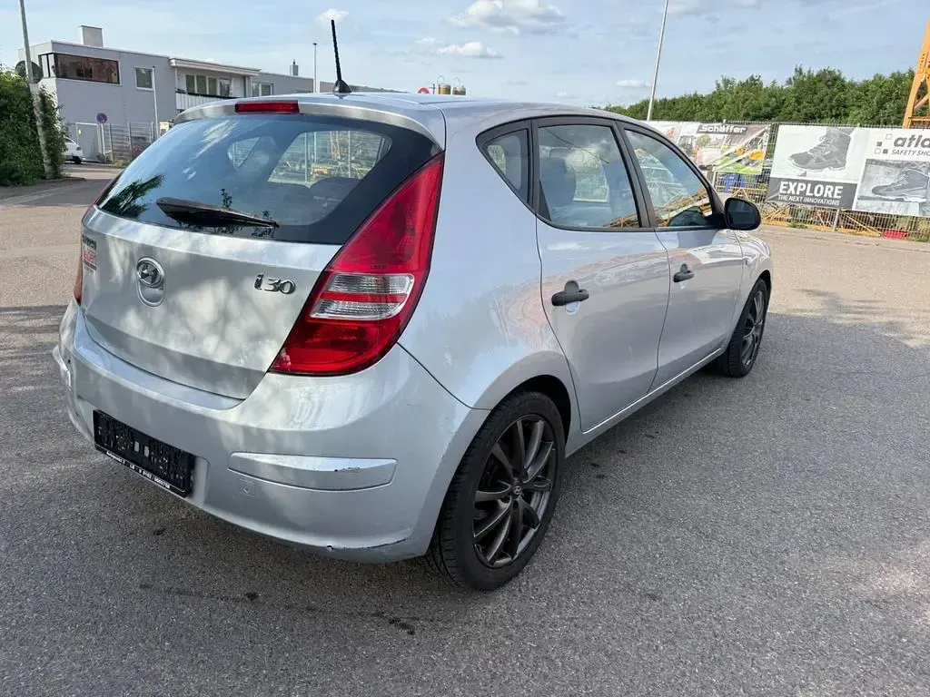 Gebraucht Hyundai i30 109 PS (80 kW) 2009 Silber Limousine
