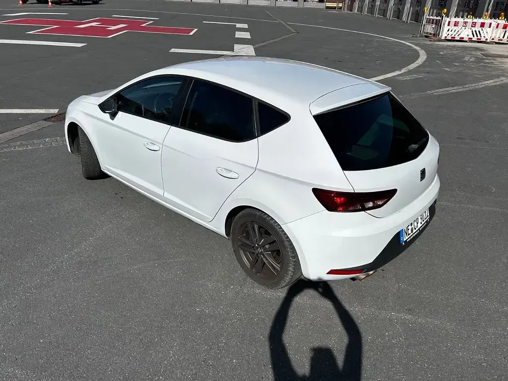 Używany Seat Leon FR 179 KM (131 kW) 2014 Biały Sedan/Limuzyna