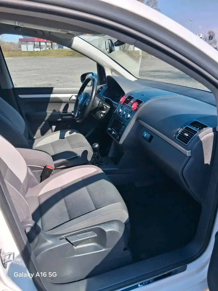 Gebraucht VW Touran 105 PS (77 kW) 2013 Weiß Van / Kleinbus