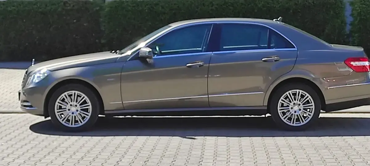 Gebraucht Mercedes E300 Elegance 252 PS (185 kW) 2011 Grau Limousine