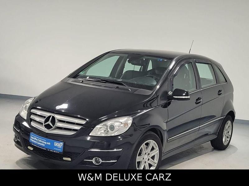 Kosmosschwarz Gebraucht 2010 Mercedes B180 Sport Edition Van / Kleinbus | 9.390 € (Teuer) - Bild 1/4