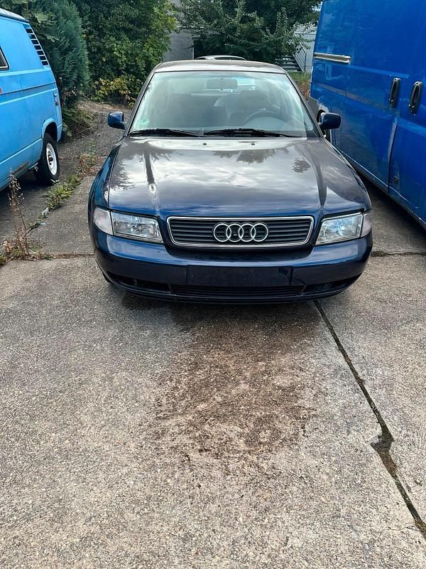 Blau Gebraucht 1997 Audi A4 Limousine | 500 € (Superpreis) - Bild 1/4