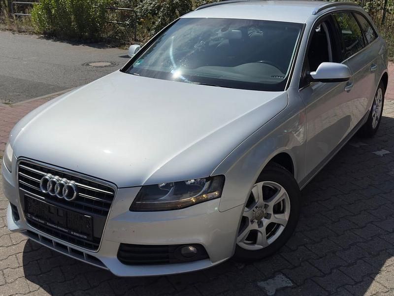 Silber Gebraucht 2011 Audi A4 Attraction Kombi | 5.399 € (Superpreis) - Bild 1/4