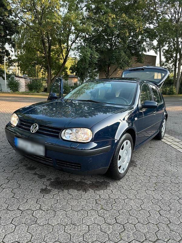 Blau Gebraucht 2001 VW Golf IV Kleinwagen | 2.300 € (Fairer Preis) - Bild 1/4