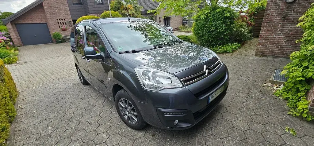 Gebraucht Citroën Berlingo SELECTION 99 PS (72 kW) 2017 Grau Van / Kleinbus