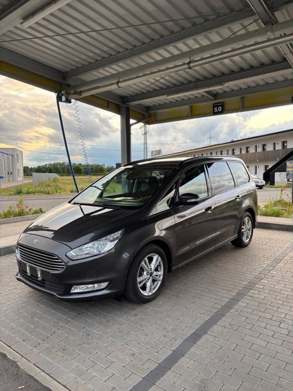 Grau Gebraucht 2019 Ford Galaxy Titanium Van / Kleinbus | 20.990 € (Superpreis) - Bild 1/4