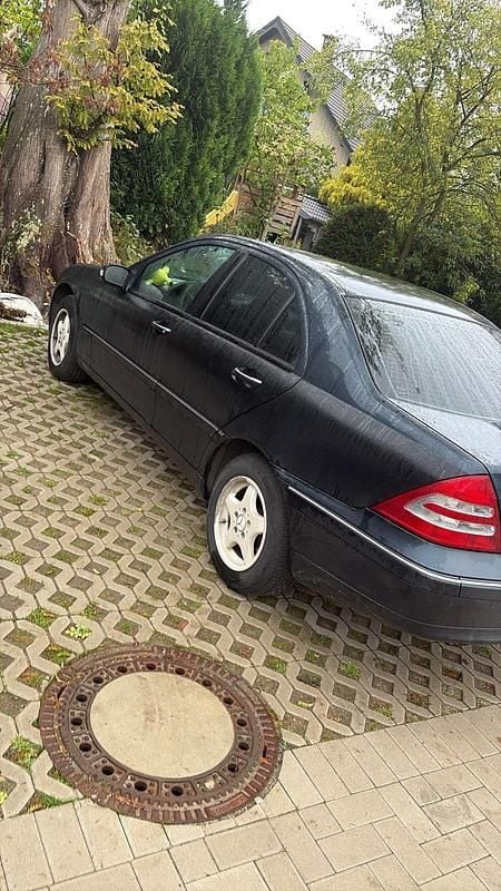 Schwarz Gebraucht 1999 Mercedes C180 Limousine | 2.000 € (Guter Preis) - Bild 1/3