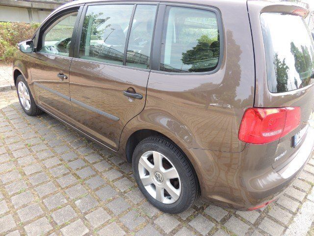 Gebraucht VW Touran 105 PS (77 kW) 2011 Braun metallic Van / Kleinbus