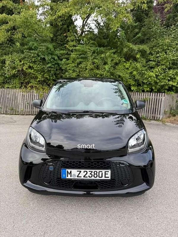 Schwarz Gebraucht 2022 Smart ForFour Electric Drive Kleinwagen | 16.500 € - Bild 1/4