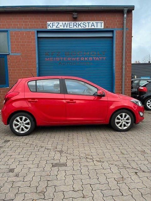 Rot Gebraucht 2013 Hyundai i20 Edition Kleinwagen | 6.200 € (Fairer Preis) - Bild 1/4