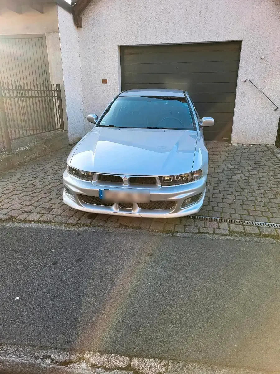 Second-hand Mitsubishi Galant 160 CP (117 kW) 2001 Argintiu Berlinǎ