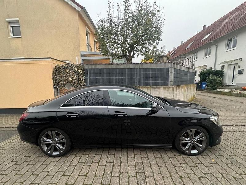 Gebraucht Mercedes CLA180 122 PS (89 kW) 2016 Schwarz Limousine