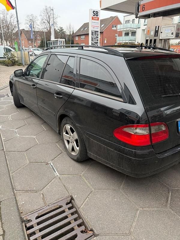 Gebraucht Mercedes E220 170 PS (125 kW) 2006 Schwarz Kombi
