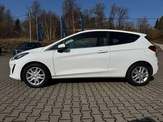 Gebraucht Ford Fiesta Titanium 101 PS (74 kW) 2017 Frostweiß Kleinwagen