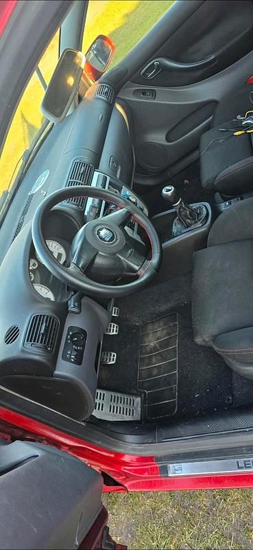 Second-hand Seat Leon 180 CP (132 kW) 2001 Roșu Hatchback