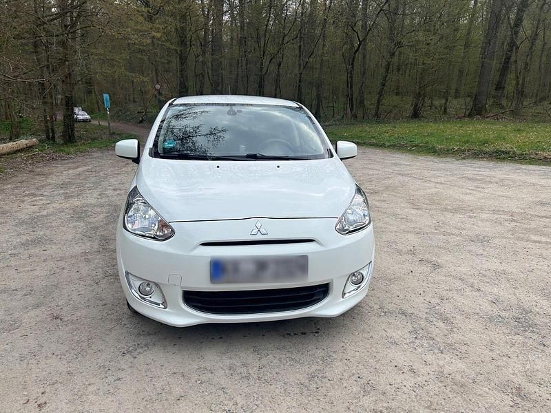 Gebraucht Mitsubishi Space Star 80 PS (58 kW) 2015 Weiß Limousine