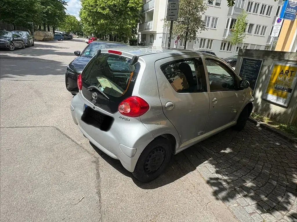 Gebraucht Toyota Aygo 68 PS (50 kW) 2008 Silber Kleinwagen