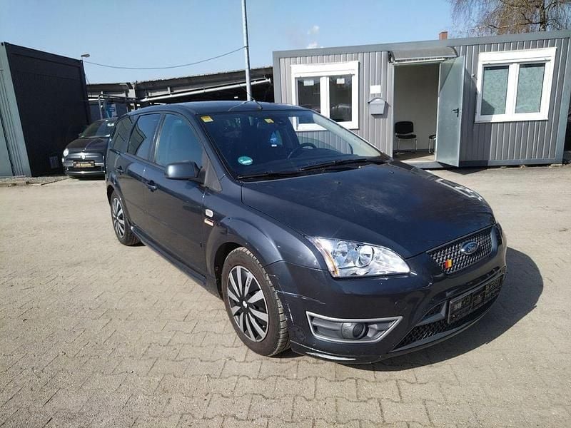 Gebraucht Ford Focus Trend 136 PS (100 kW) 2007 Grau Limousine
