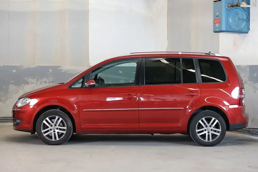 Gebraucht VW Touran Highline 170 PS (125 kW) 2010 Rot Van / Kleinbus