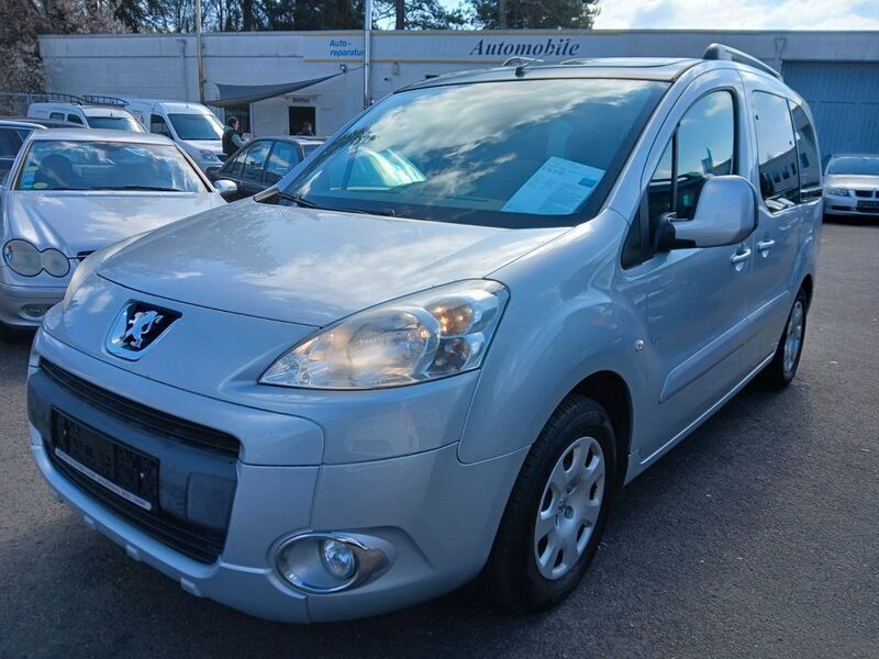 Grau Gebraucht 2011 Peugeot Partner Tepee Family Van / Kleinbus | 7.200 € (Etwas zu teuer) - Bild 1/4