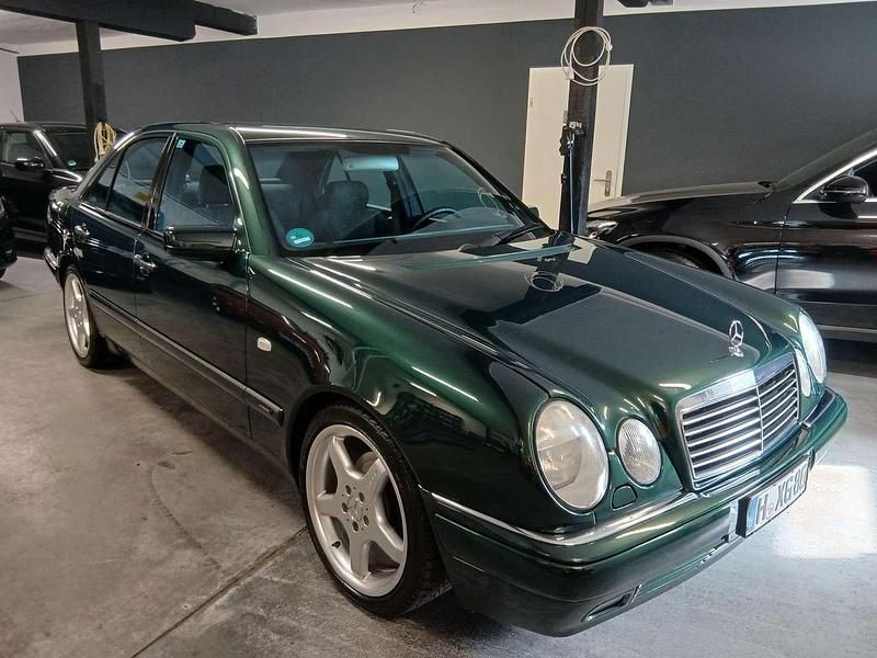 Amazonit Gebraucht 1997 Mercedes E230 Avantgarde Limousine | 9.999 € - Bild 1/4