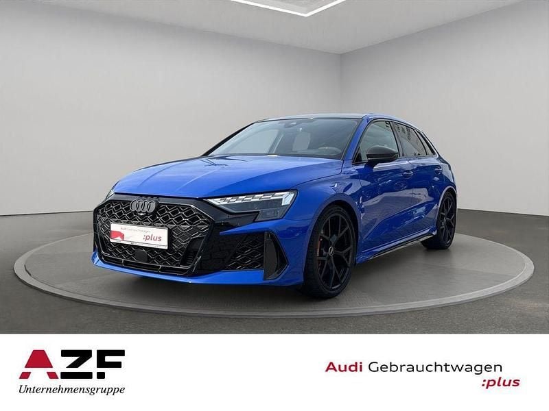 Nogaroblau, perleffekt Gebraucht 2025 Audi RS3 Sportback Ambiente Kleinwagen | 67.890 € (Guter Preis) - Bild 1/4