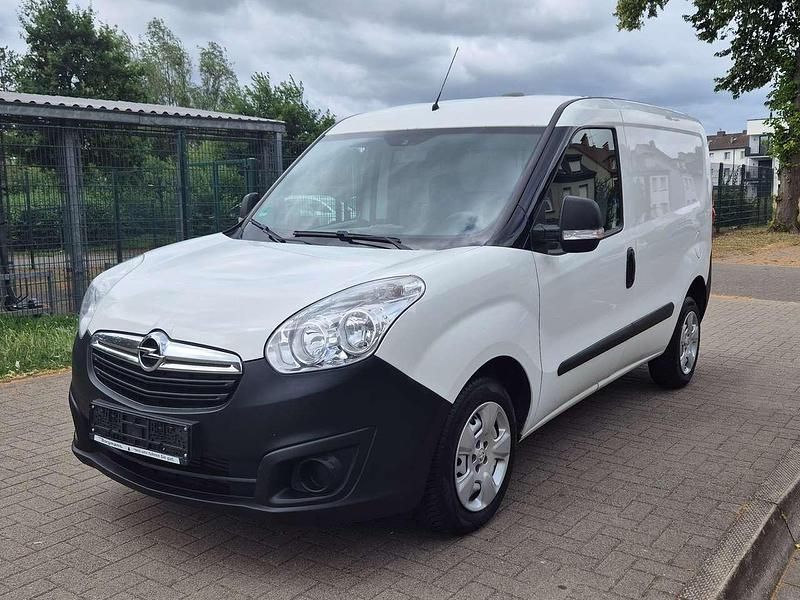 Polarweiss Gebraucht 2015 Opel Combo Van / Kleinbus | 5.690 € (Etwas zu teuer) - Bild 1/4
