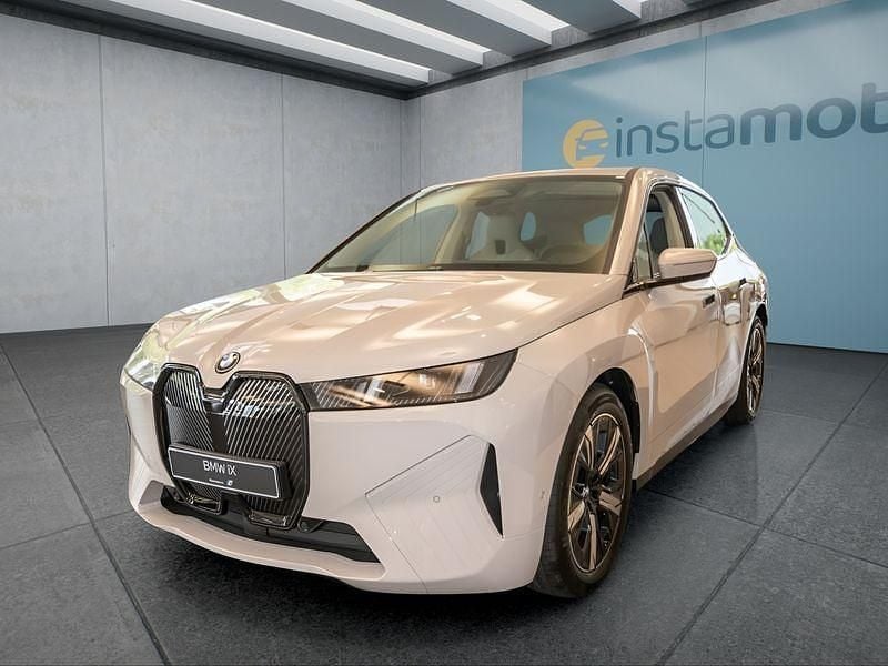 Grau Neu 2025 BMW iX SUV | 71.199 € (Superpreis) - Bild 1/4