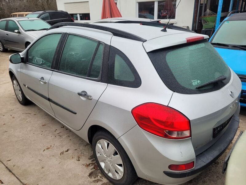 Gebraucht Renault Clio II Expression 68 PS (50 kW) 2009 Silber Limousine