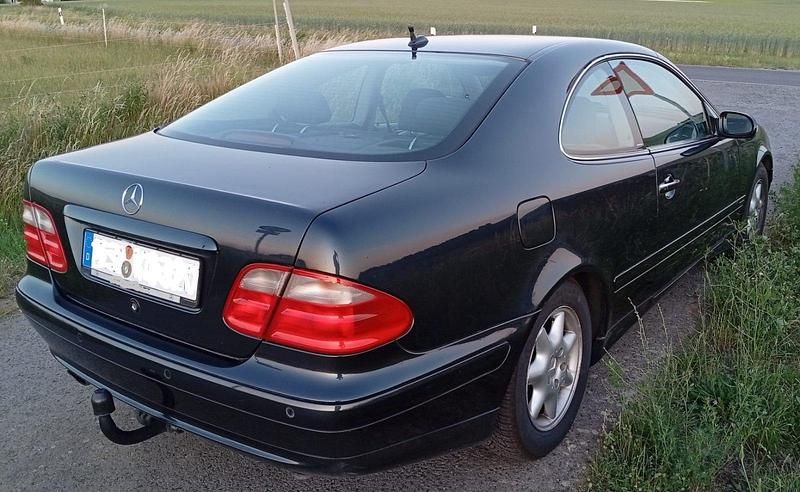 Schwarz Gebraucht 2003 Mercedes CLK230 Elegance Coupé | 1.950 € (Superpreis) - Bild 1/3