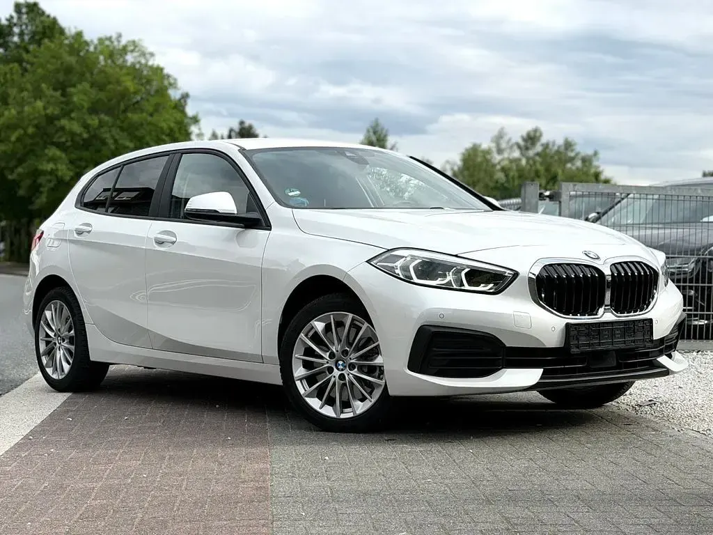 Gebraucht BMW 120 Advantage 178 PS (130 kW) 2023 Mineralweiss metallic Kleinwagen