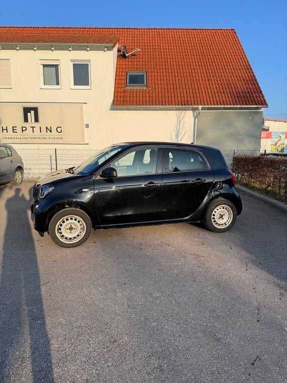 Gebraucht Smart ForFour 90 PS (66 kW) 2019 Schwarz Kleinwagen