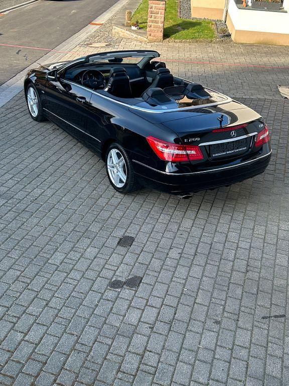 Gebraucht Mercedes E200 184 PS (135 kW) 2011 Schwarz Cabrio