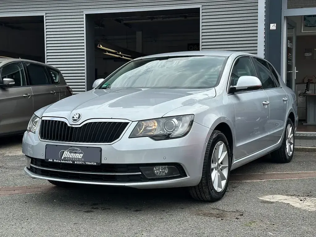 Gebraucht Skoda Superb Ambition 160 PS (117 kW) 2015 Silber Limousine
