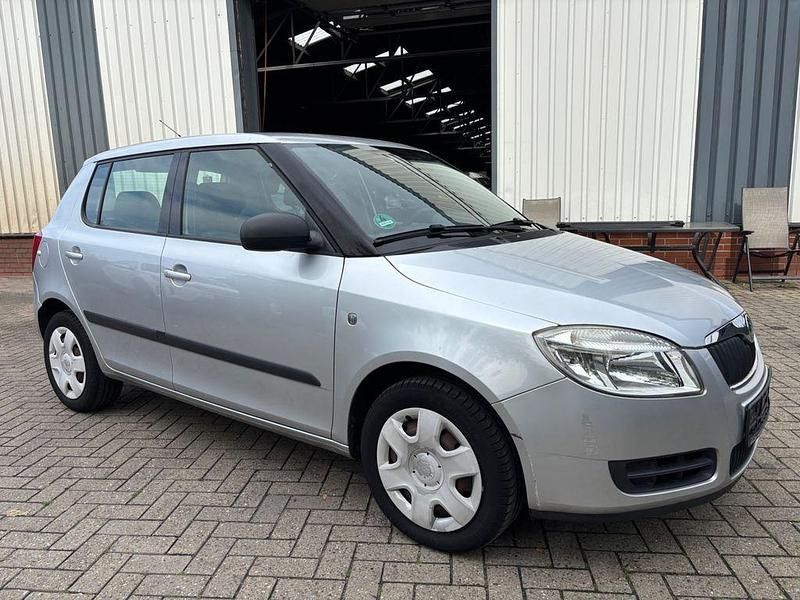 Grau Gebraucht 2008 Skoda Fabia Cool Edition Limousine | 1.600 € (Fairer Preis) - Bild 1/4