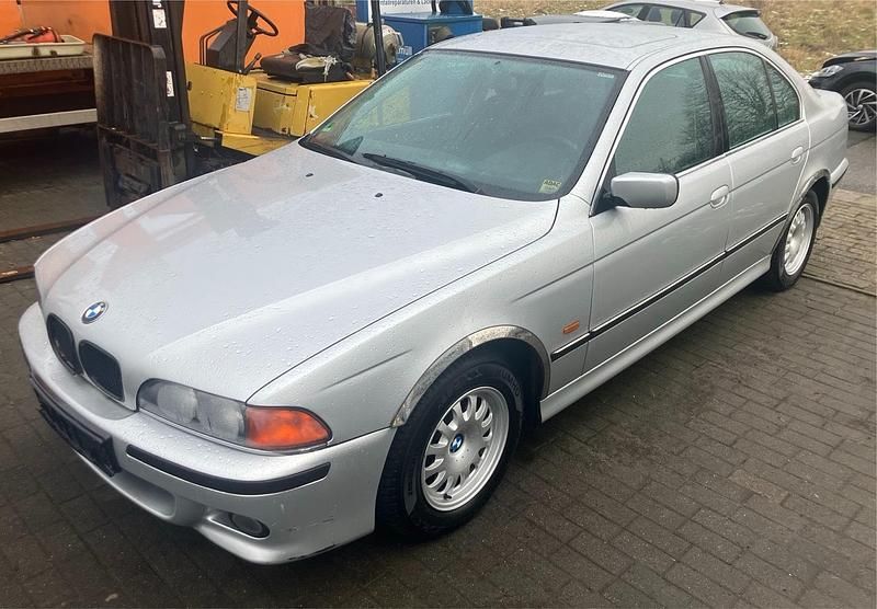 Gebraucht BMW 520 150 PS (110 kW) 2000 Silber Limousine