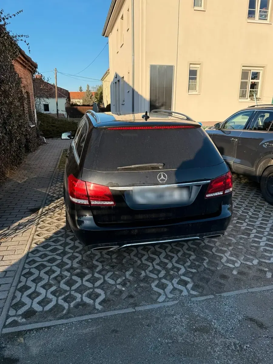 Gebraucht Mercedes E220 170 PS (125 kW) 2013 Schwarz Kombi